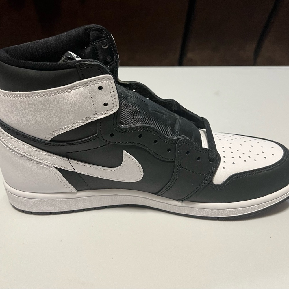 Brand New 1985 Air Jordan 1s Black & White Still In The Box. Like For A Deal!!! - Picture 7 of 16